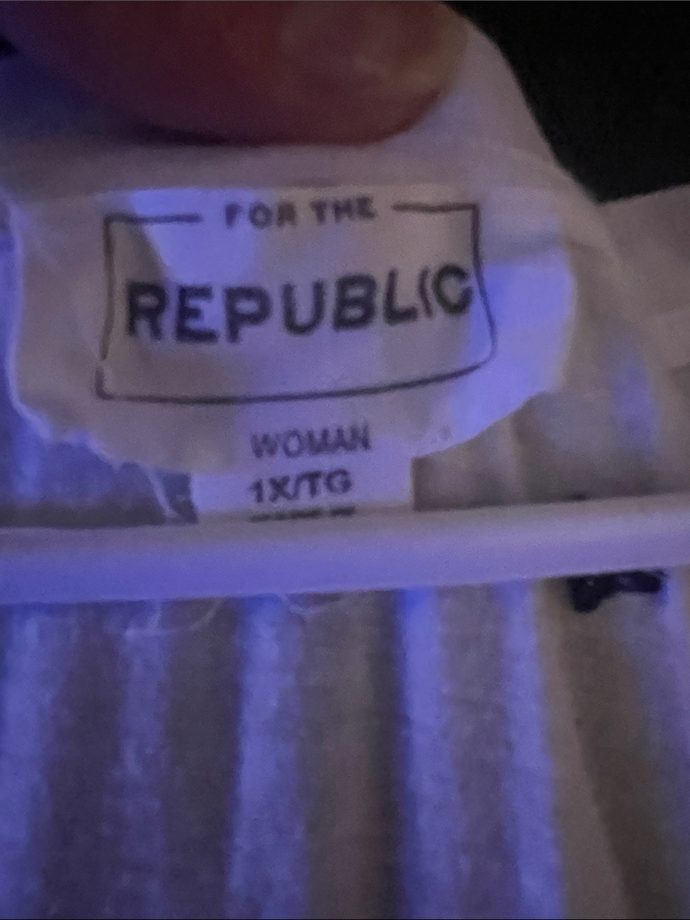 For the Republic White Black Star Print V-Neck T-Shirt Women’s Size 1X